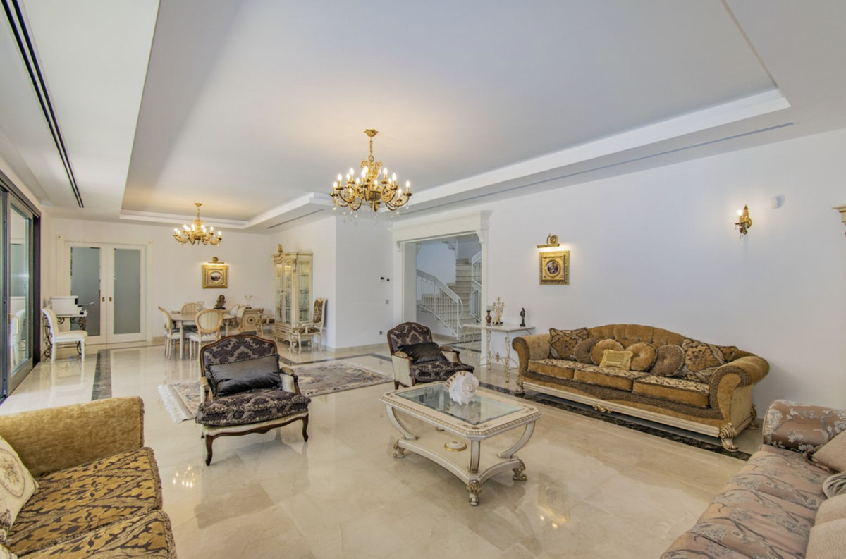 06a9dd8ad80d5a382e3ded05b275b349 - 3