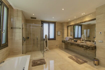 06a9dd8ad80d5a382e3ded05b275b349 - 43