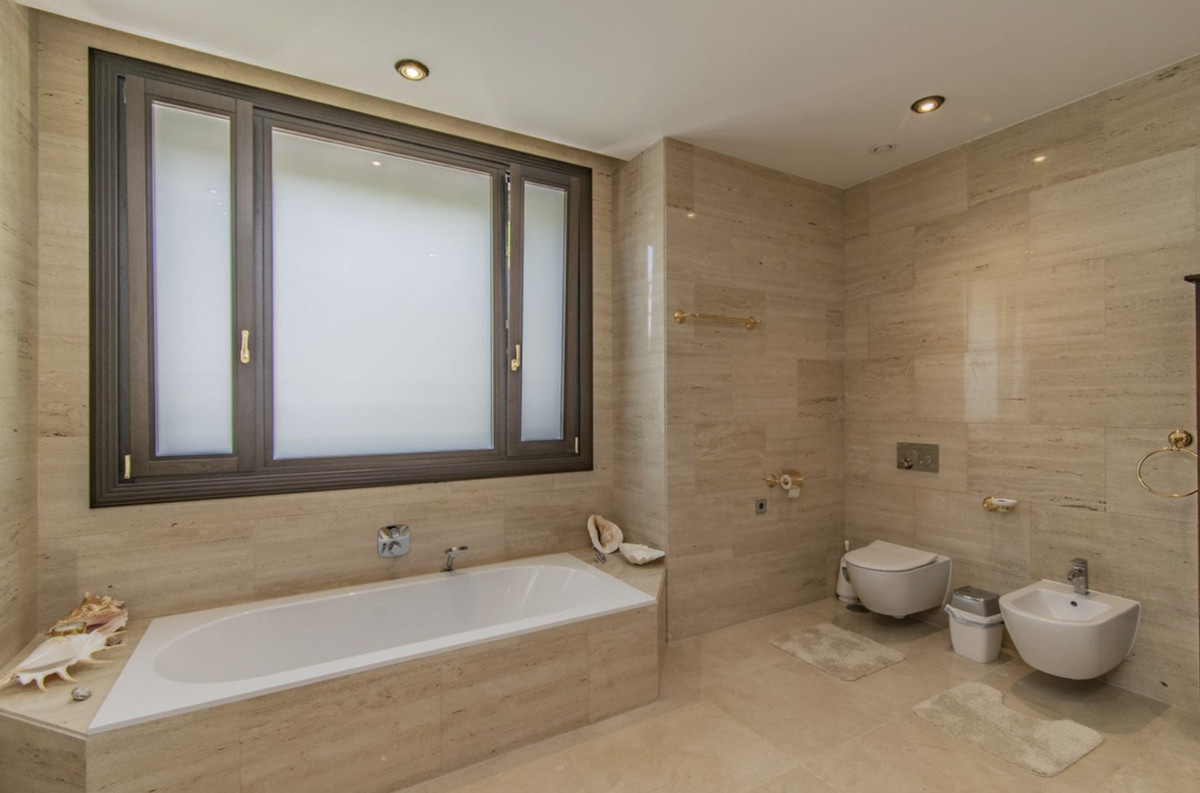 06a9dd8ad80d5a382e3ded05b275b349 - 52