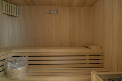 06a9dd8ad80d5a382e3ded05b275b349 - 53