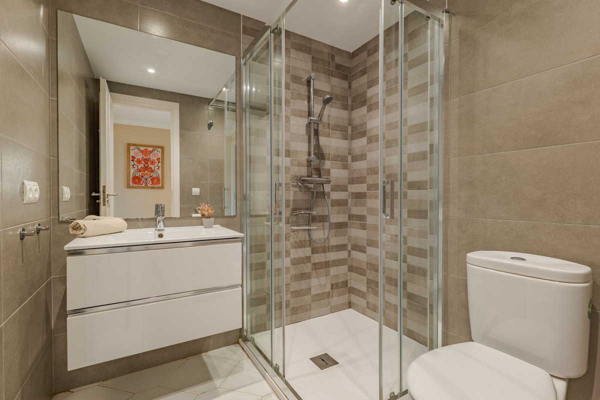 06b860de238aa46a828cee006a931295 - 37