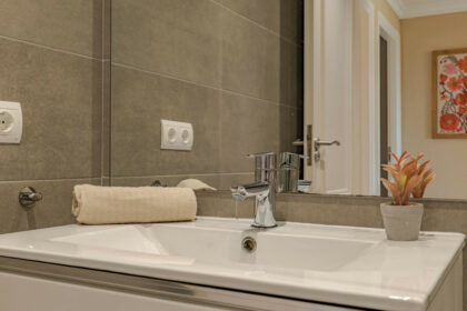 06b860de238aa46a828cee006a931295 - 38