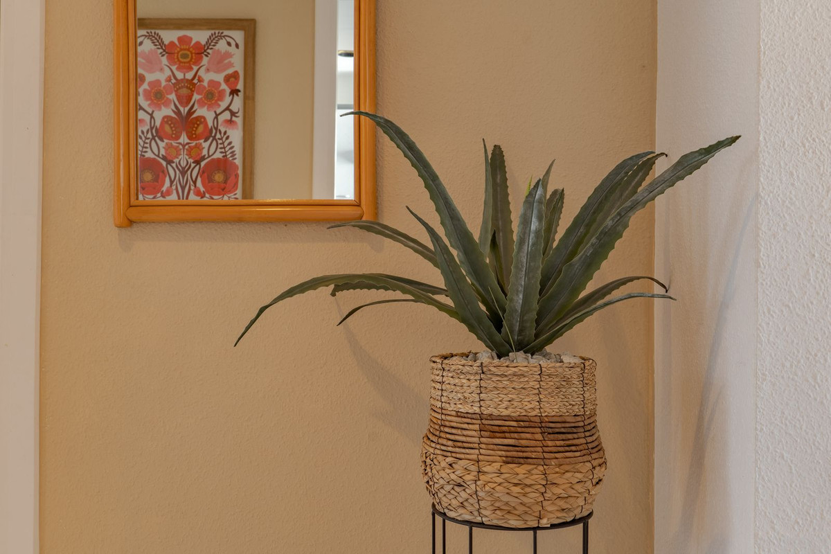 06b860de238aa46a828cee006a931295 - 42