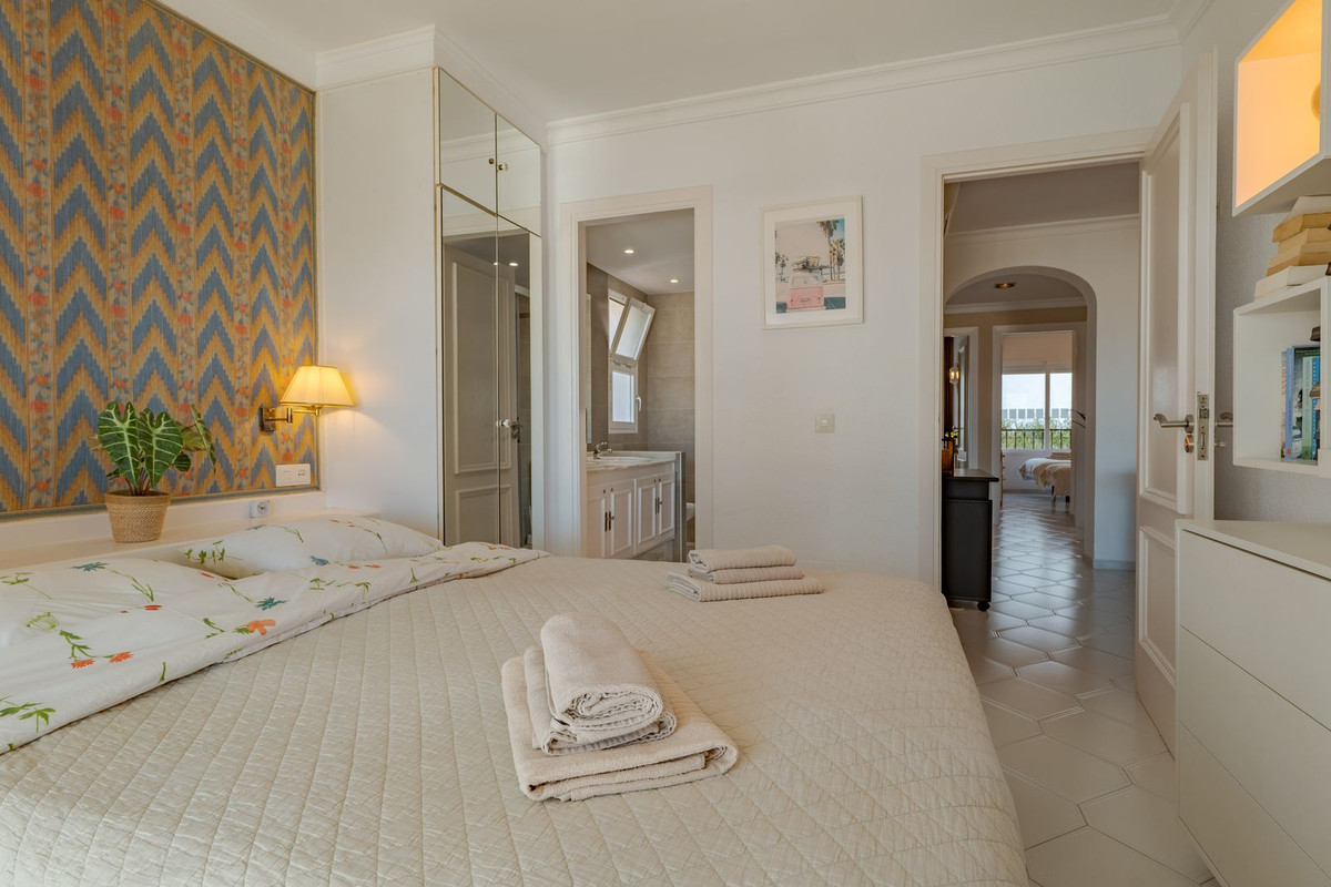 06b860de238aa46a828cee006a931295 - 45