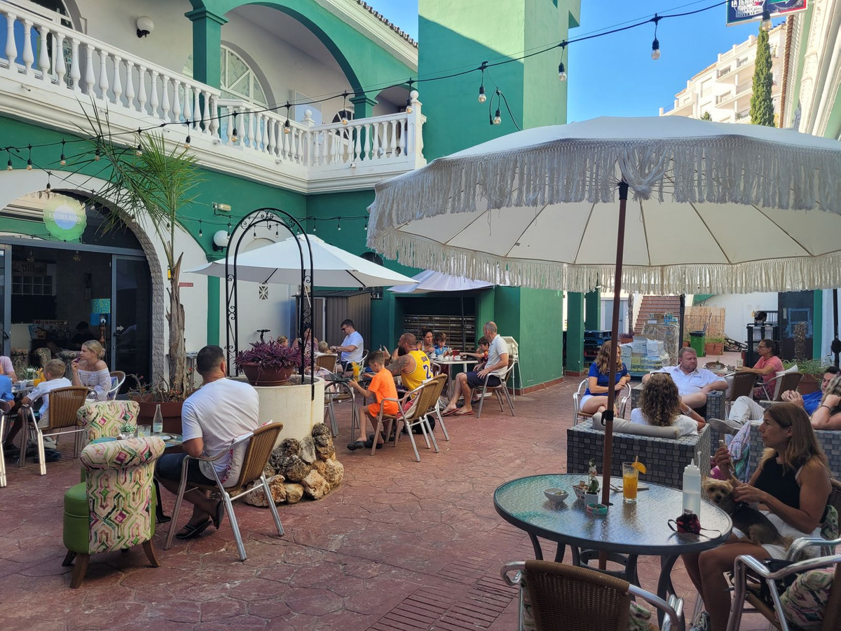 06b860de238aa46a828cee006a931295 - 52