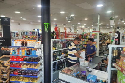 06b860de238aa46a828cee006a931295 - 53