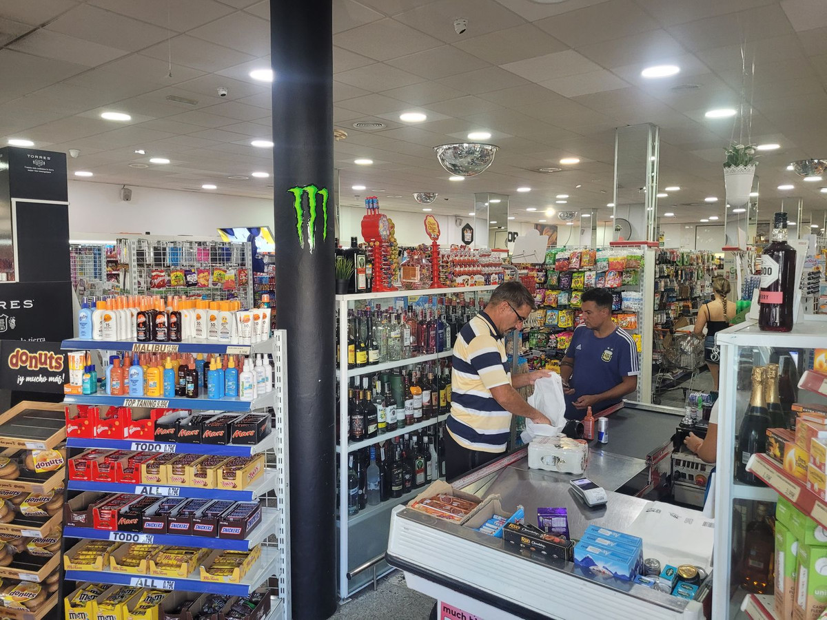 06b860de238aa46a828cee006a931295 - 53