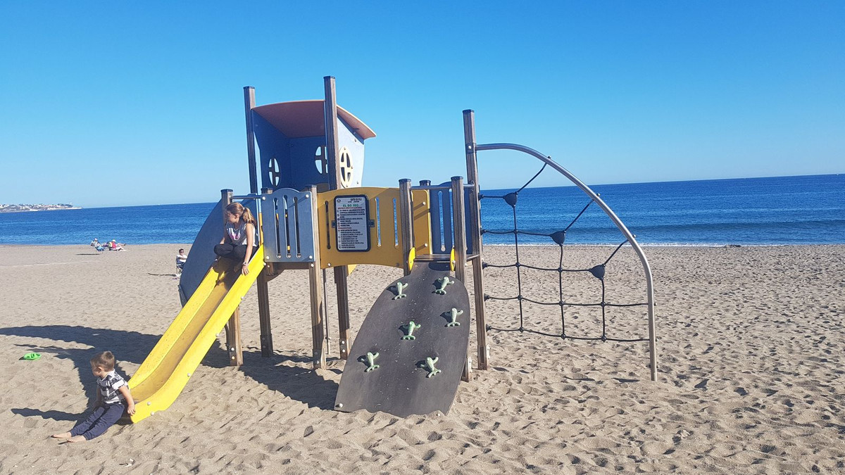 06b860de238aa46a828cee006a931295 - 54