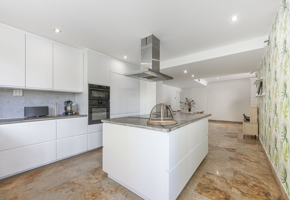 0c691b9d8e2929a24d1675a7f1d83b62 - 11