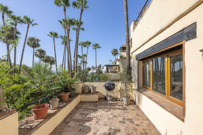 0c691b9d8e2929a24d1675a7f1d83b62 - 12