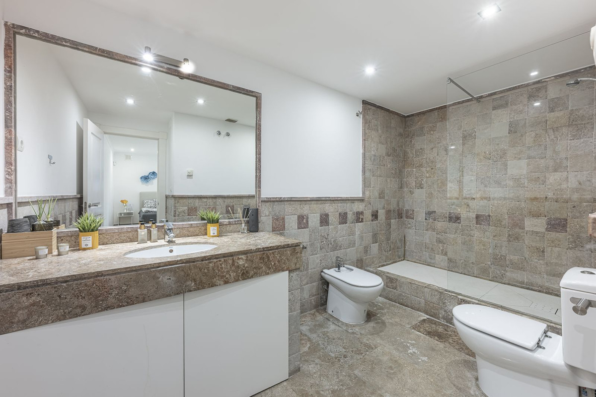 0c691b9d8e2929a24d1675a7f1d83b62 - 18