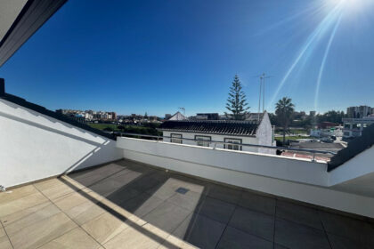 0e12b0b5640e6bdd0afda492620b5330 - 1