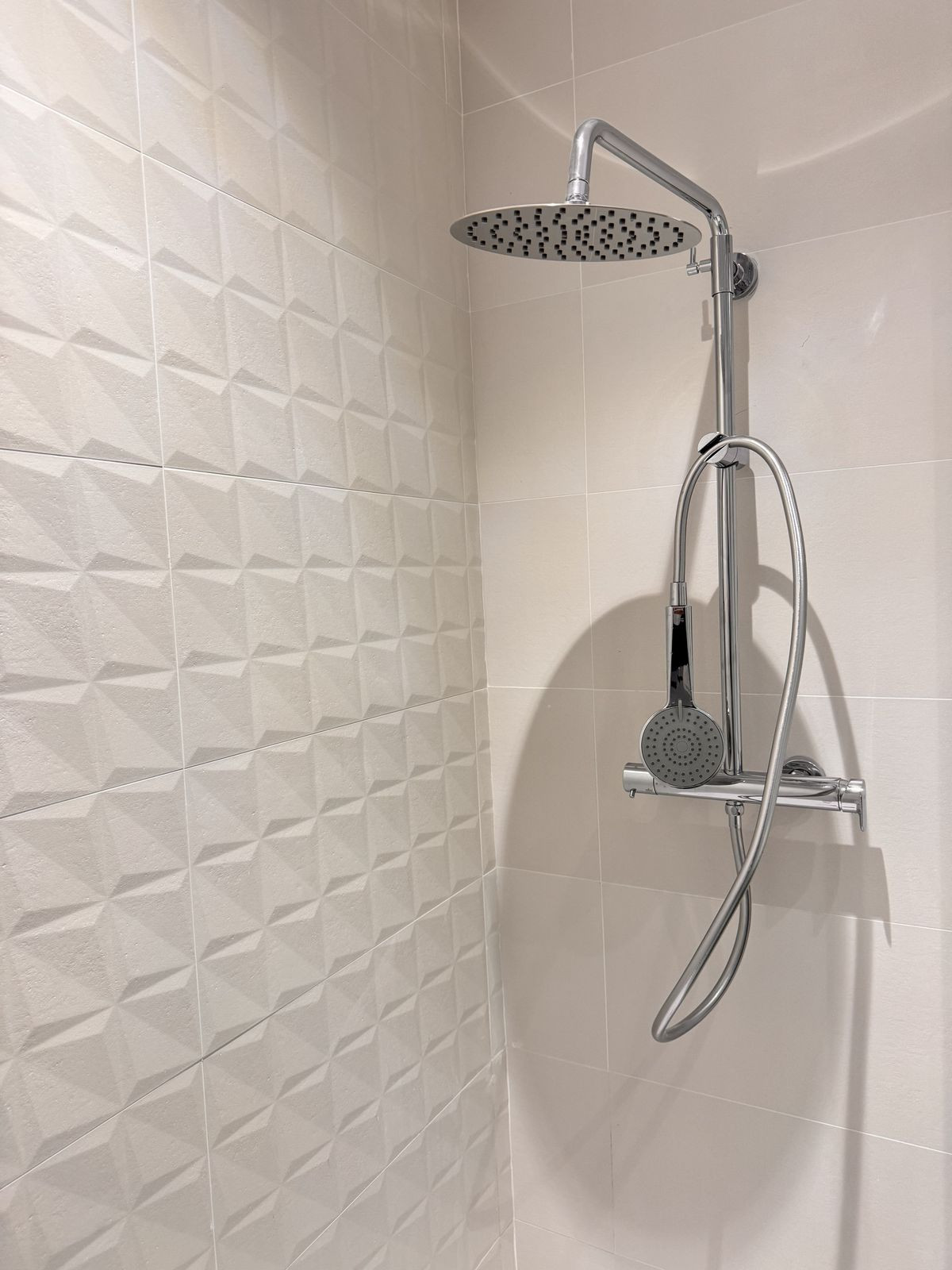 0e12b0b5640e6bdd0afda492620b5330 - 19