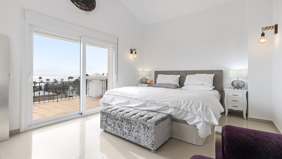 0e8473aea3b3f1966bd6fa7ad424fec8 - 18