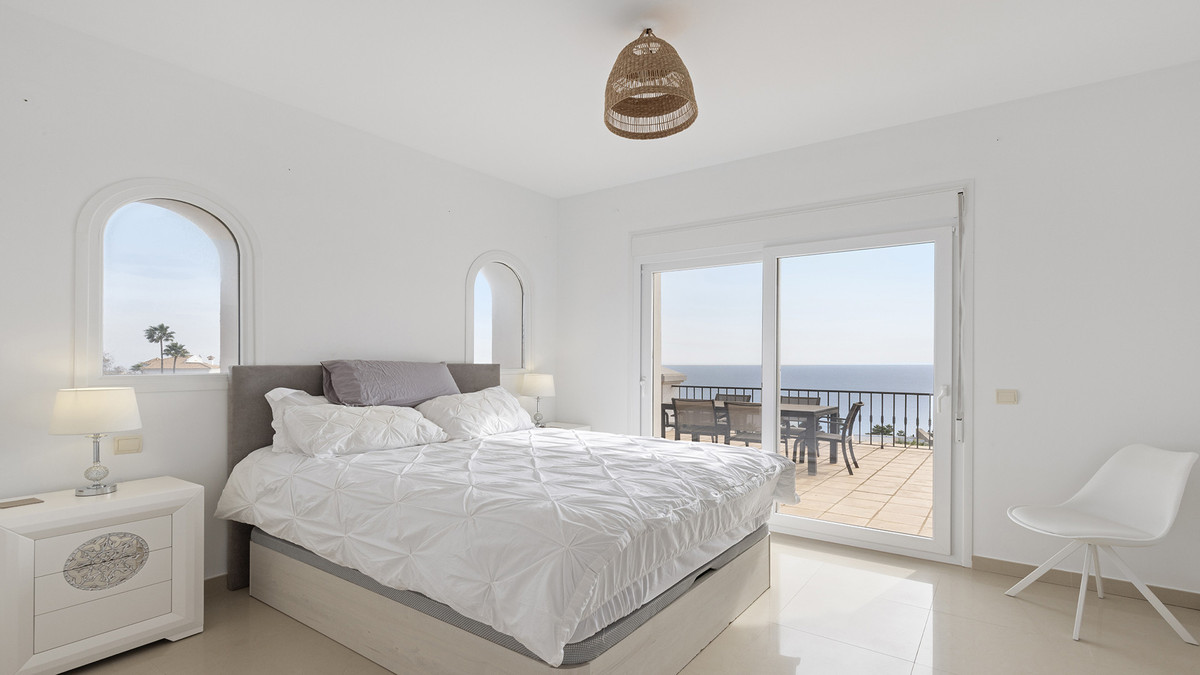 0e8473aea3b3f1966bd6fa7ad424fec8 - 19