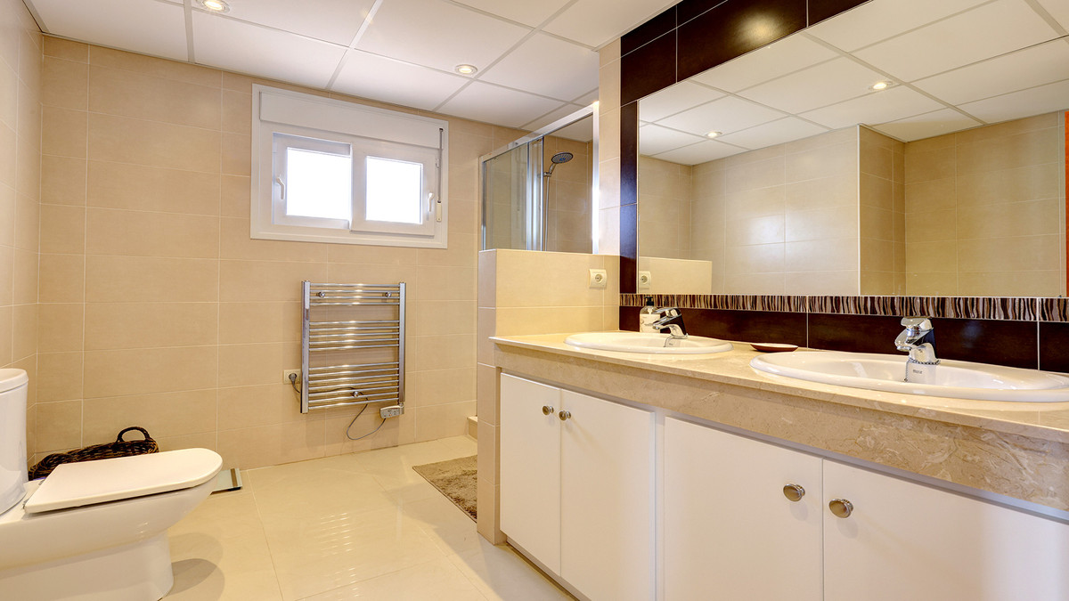 0e8473aea3b3f1966bd6fa7ad424fec8 - 24