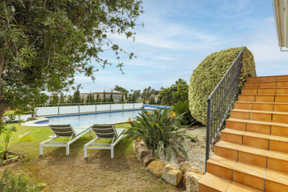 0e8473aea3b3f1966bd6fa7ad424fec8 - 26