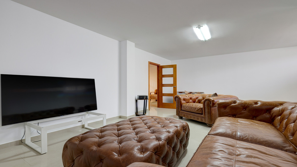 0e8473aea3b3f1966bd6fa7ad424fec8 - 33