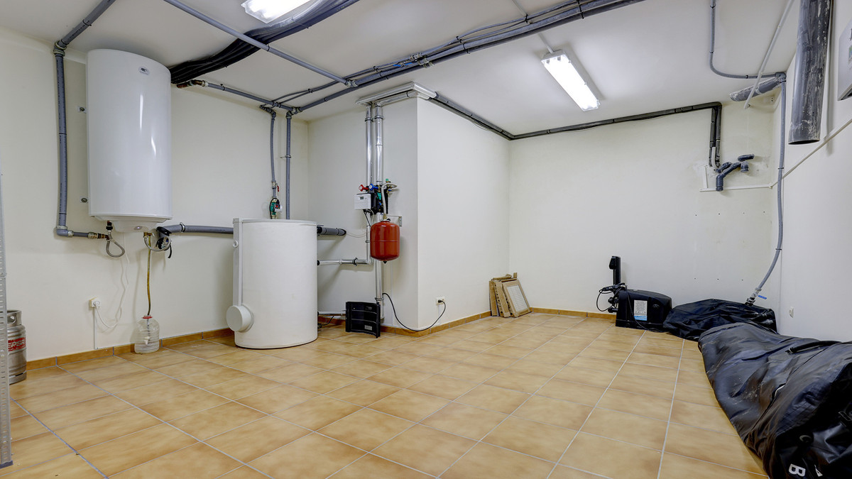 0e8473aea3b3f1966bd6fa7ad424fec8 - 36