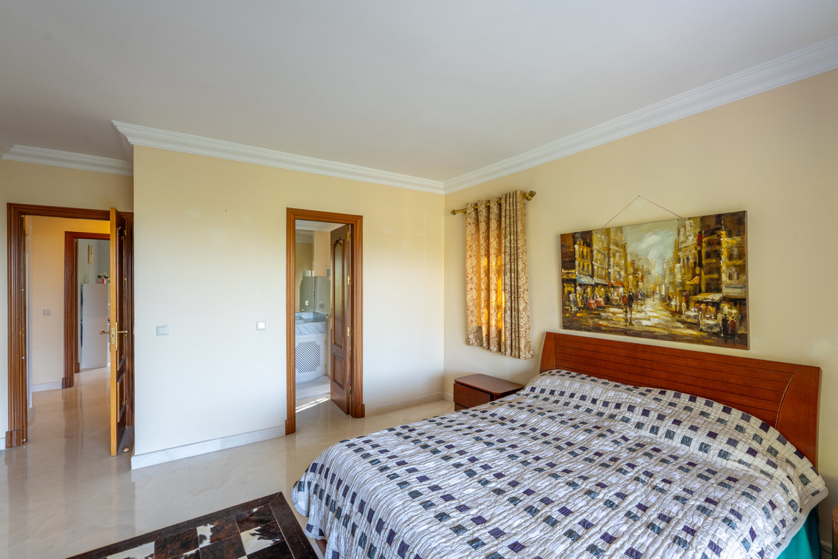 11f1a6e24d171679916f74322d82bb5f - 12