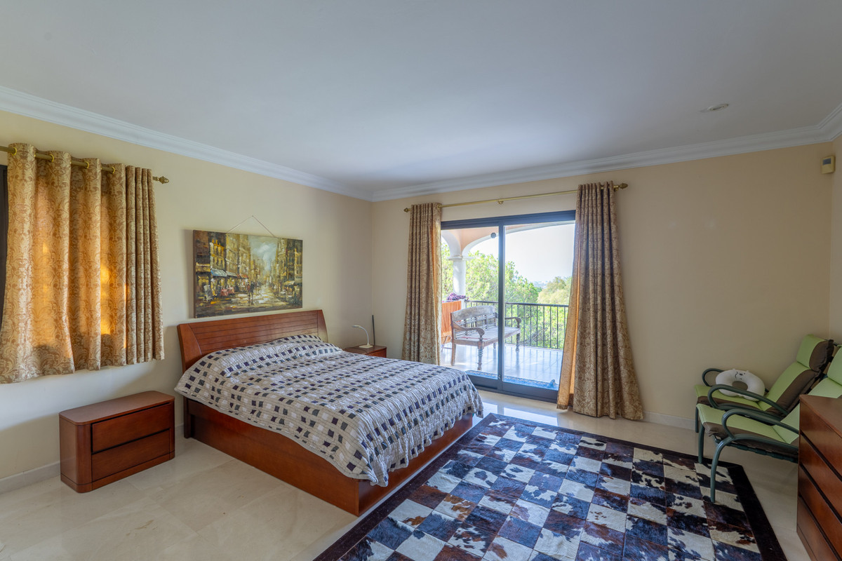 11f1a6e24d171679916f74322d82bb5f - 13