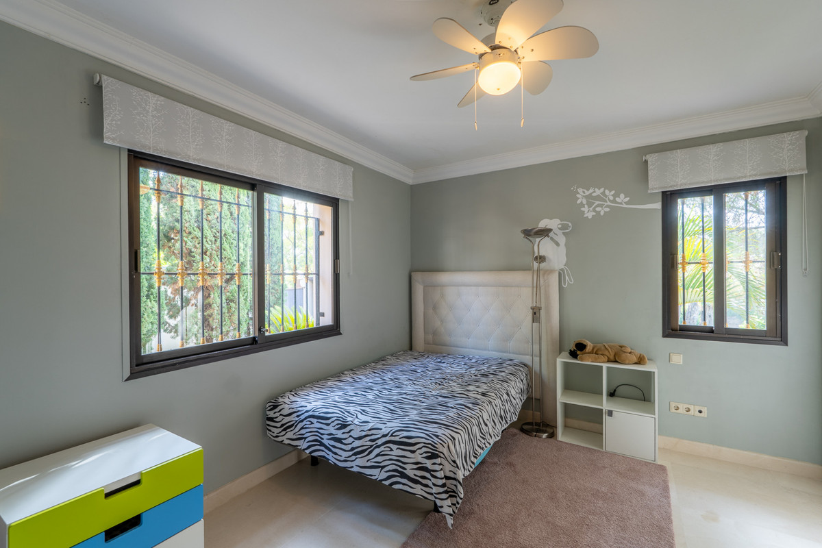 11f1a6e24d171679916f74322d82bb5f - 16