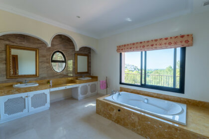 11f1a6e24d171679916f74322d82bb5f - 20