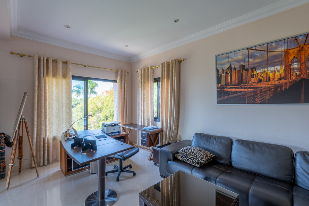 11f1a6e24d171679916f74322d82bb5f - 21