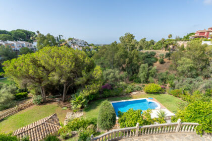 11f1a6e24d171679916f74322d82bb5f - 25