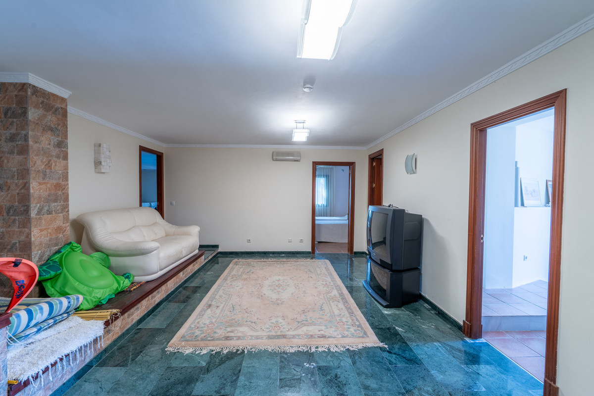 11f1a6e24d171679916f74322d82bb5f - 36