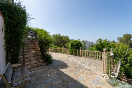 11f1a6e24d171679916f74322d82bb5f - 44