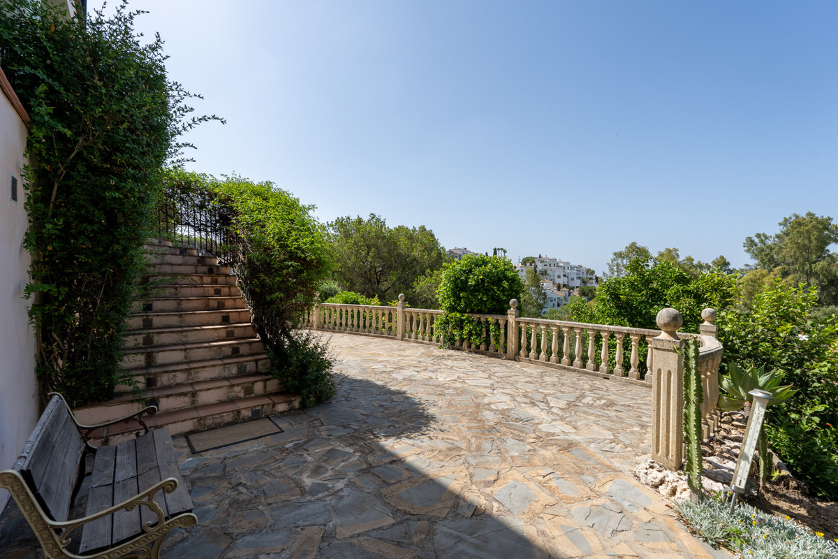 11f1a6e24d171679916f74322d82bb5f - 44