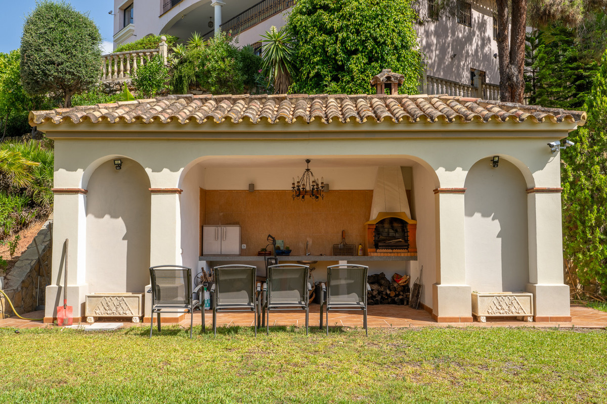 11f1a6e24d171679916f74322d82bb5f - 48