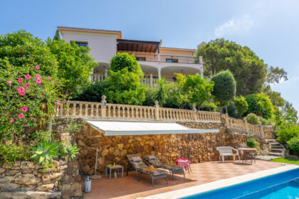 11f1a6e24d171679916f74322d82bb5f - 50