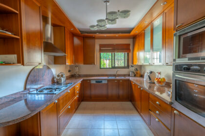 11f1a6e24d171679916f74322d82bb5f - 8