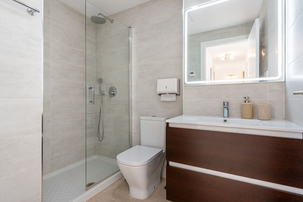 133bf8f47a864413b7dcac7ff15668a9 - 10