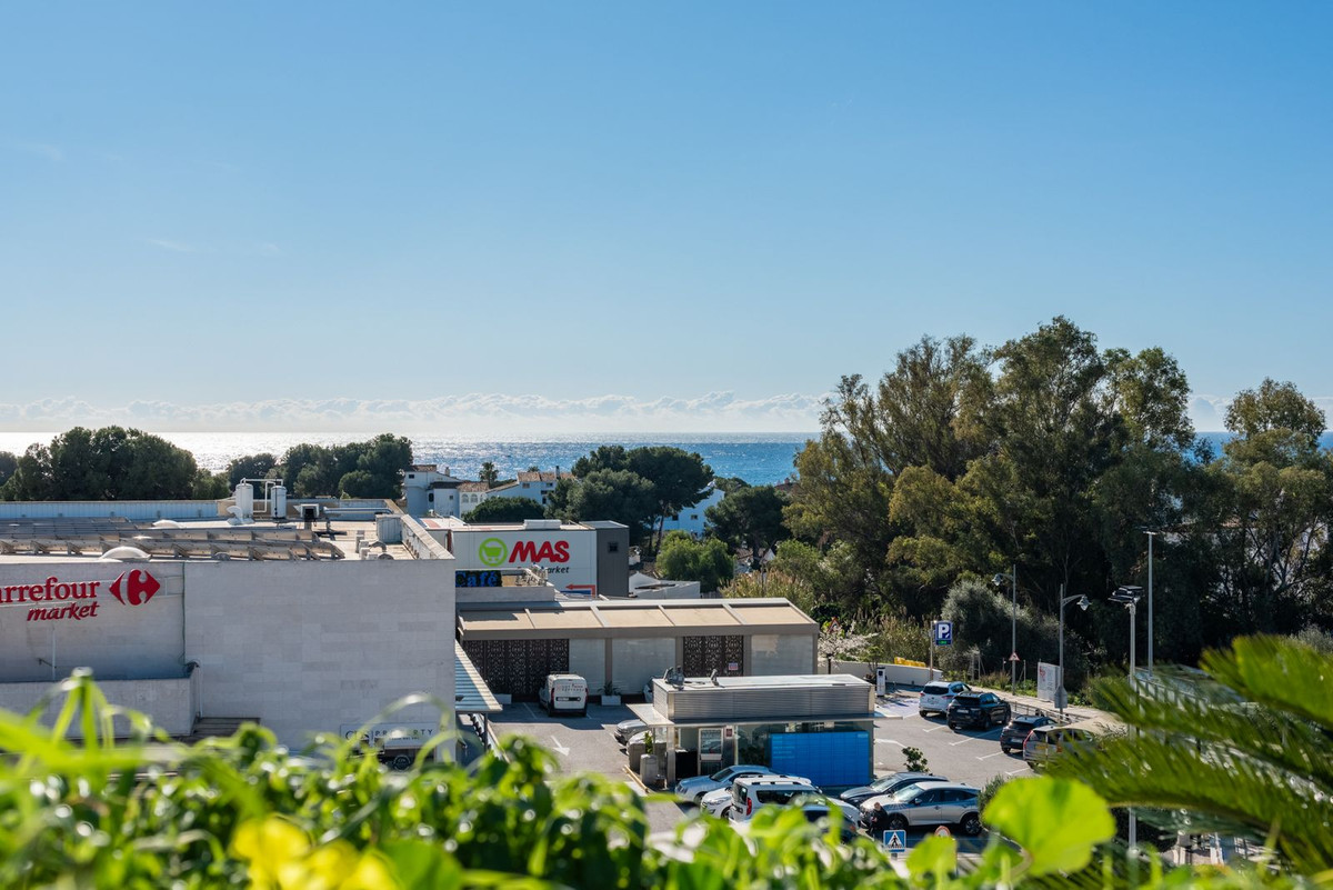 133bf8f47a864413b7dcac7ff15668a9 - 18