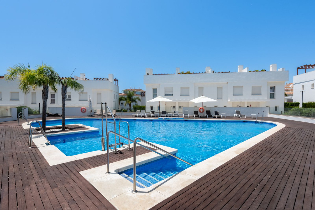 133bf8f47a864413b7dcac7ff15668a9 - 2