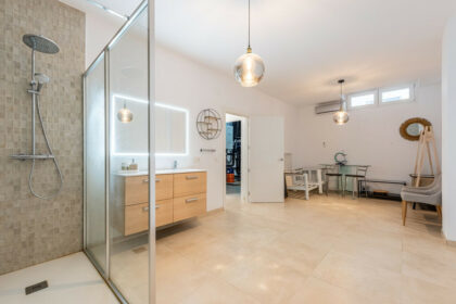 133bf8f47a864413b7dcac7ff15668a9 - 21