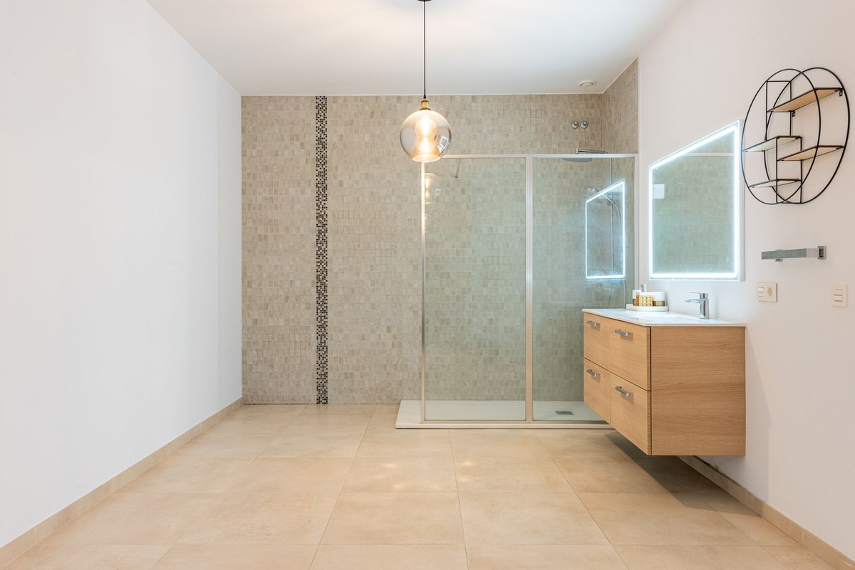 133bf8f47a864413b7dcac7ff15668a9 - 22