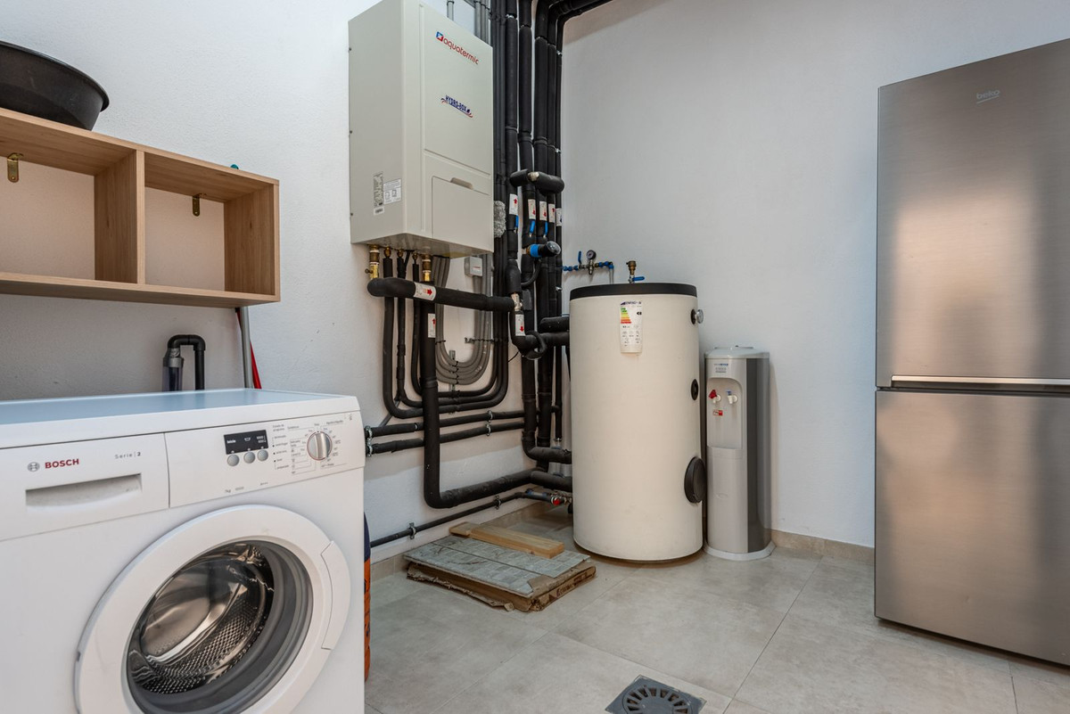 133bf8f47a864413b7dcac7ff15668a9 - 23