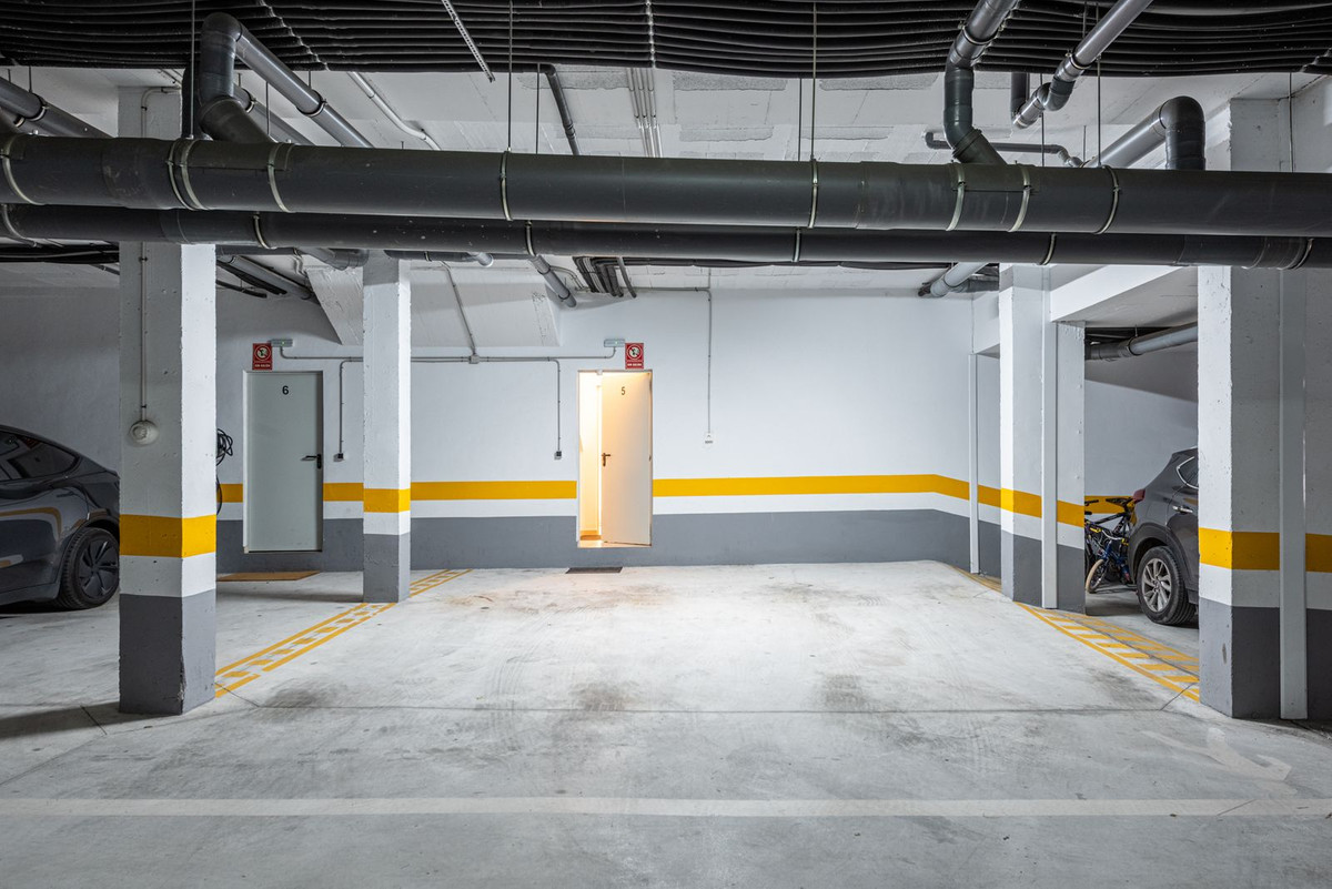 133bf8f47a864413b7dcac7ff15668a9 - 24