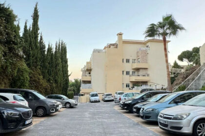 16e1c309d146f8418144a9c879c8ea3b - 16