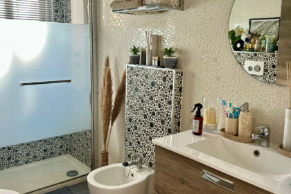 16e1c309d146f8418144a9c879c8ea3b - 17