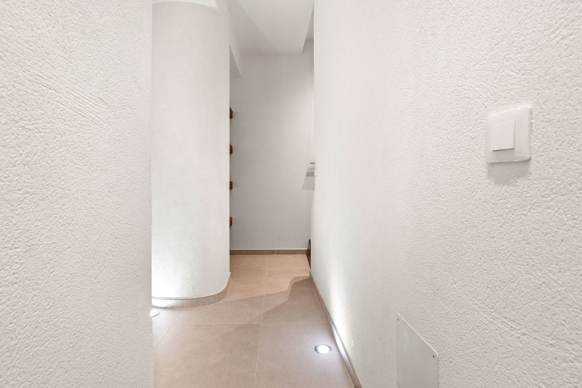 1885238bc494f85535ce46dbe0ab1c05 - 18