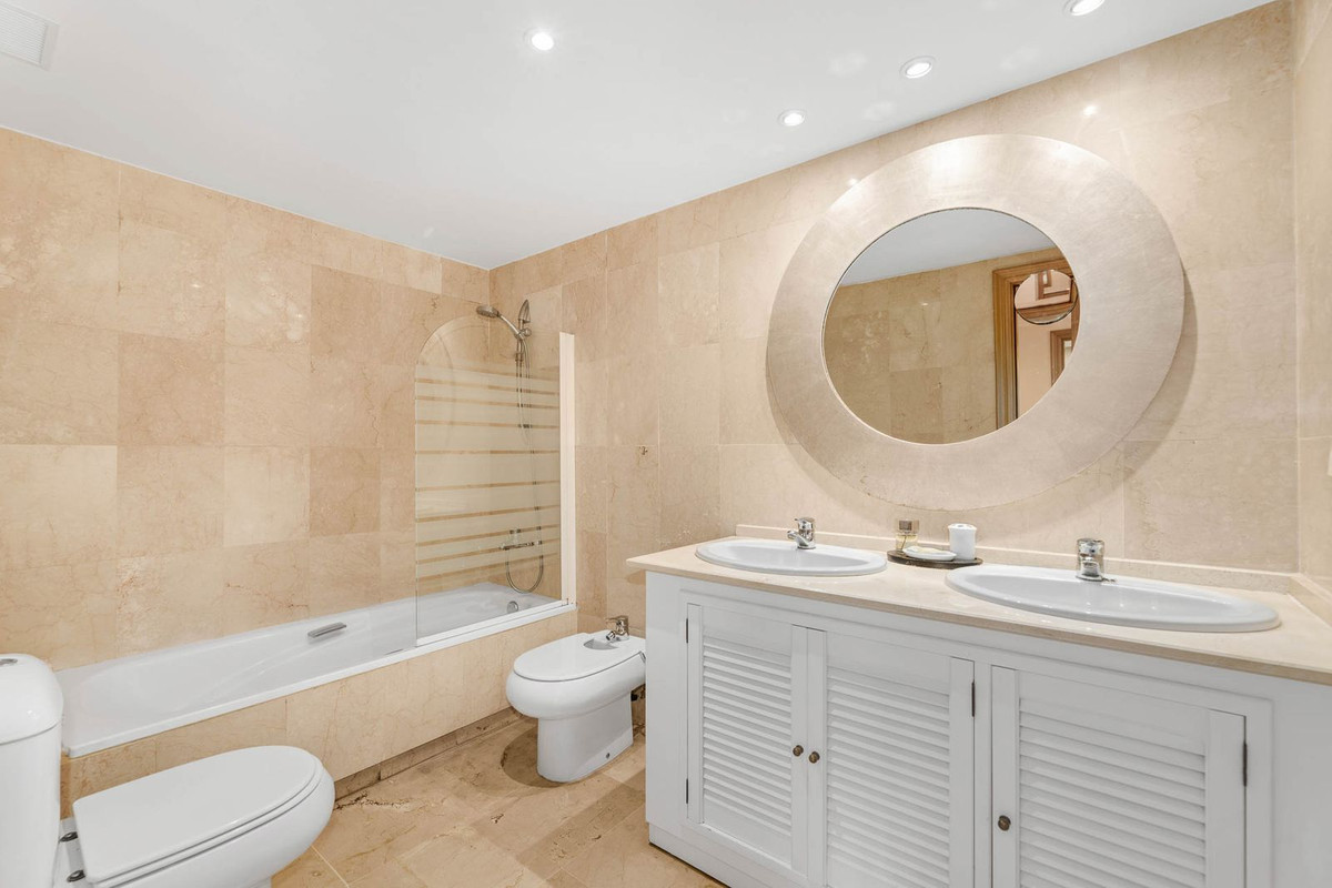 1bd0ae6e14aa49371893aa74a42811fa - 16