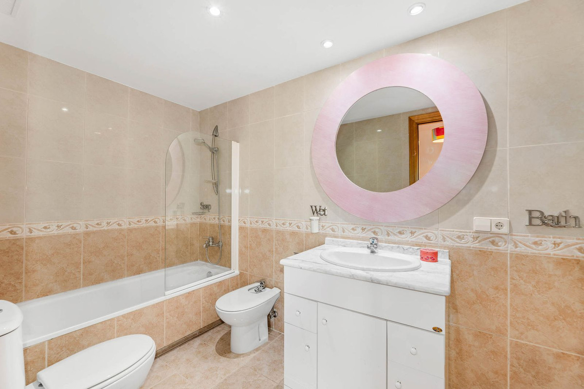 1bd0ae6e14aa49371893aa74a42811fa - 18