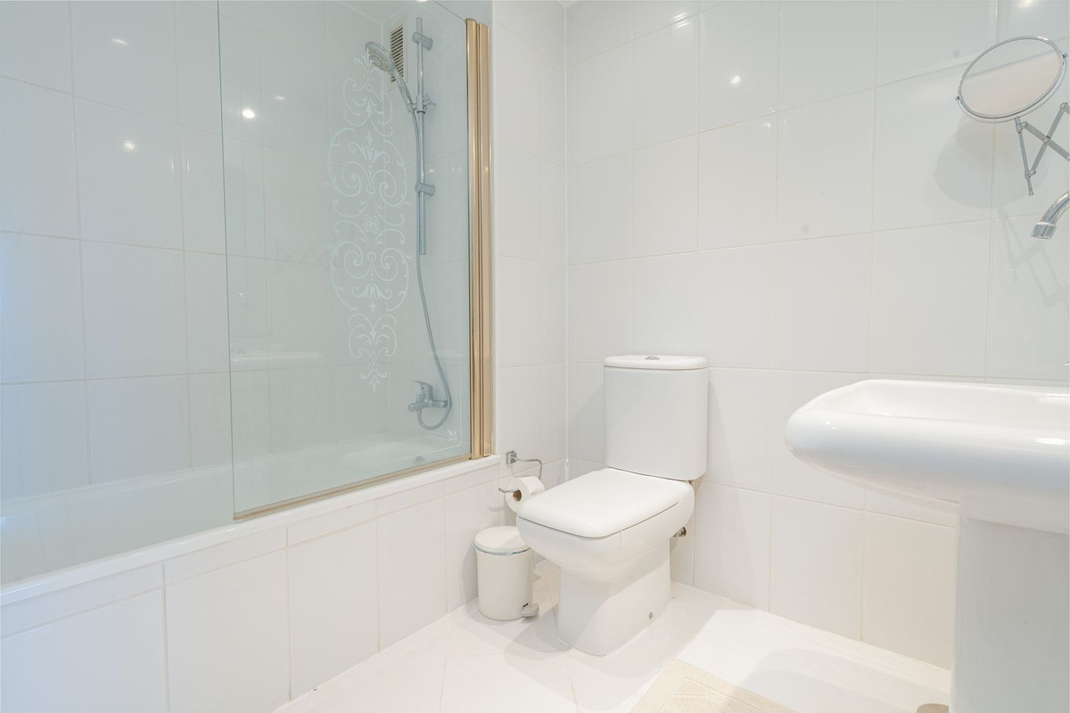 1cf815de52420eb2441ae4e8d180abb1 - 12