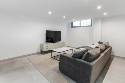 24c8e4ab7a926bdcb813279e858d6ca4 - 18