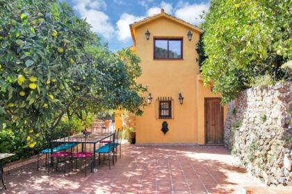 2a1a1dfe6df9df65fdae6b136d4c83b1 - 1